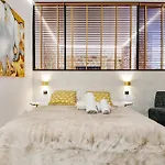 Chic And Calm *