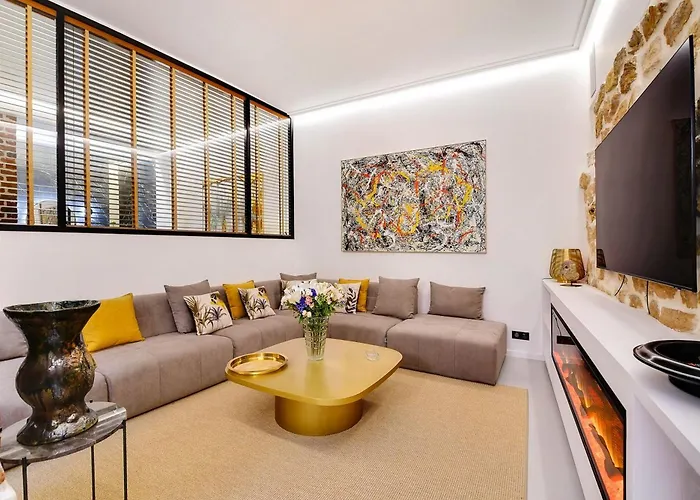 Apartment Chic And Calm